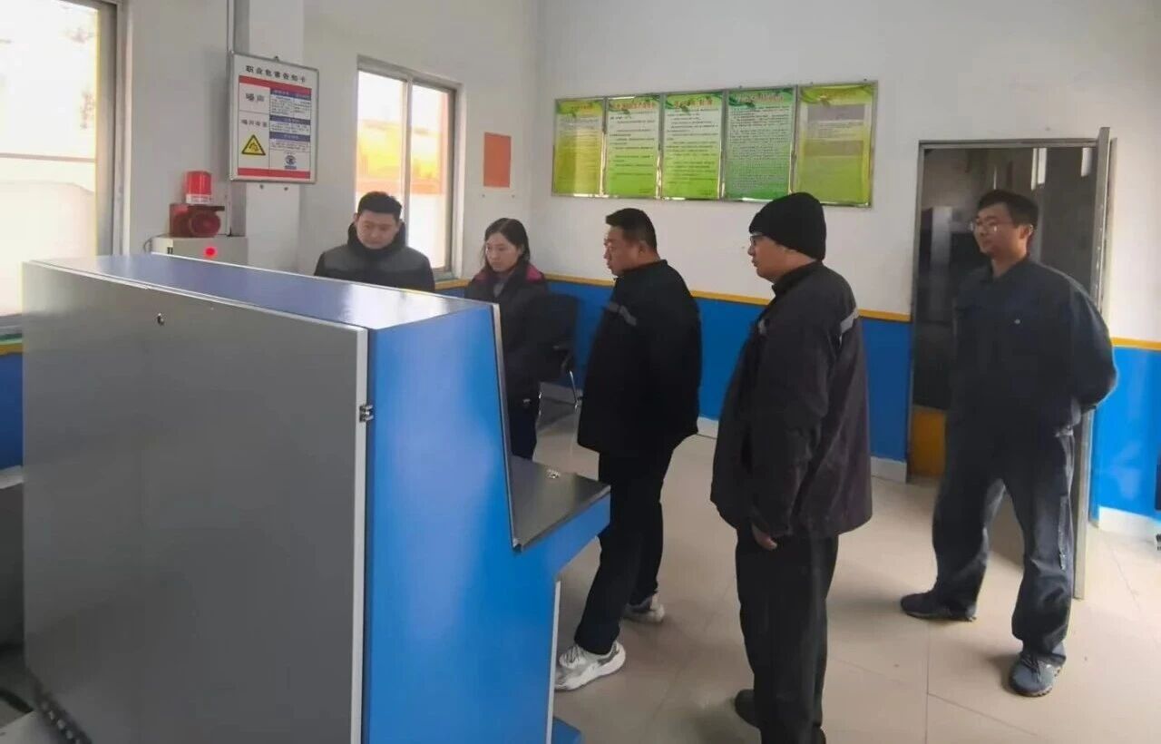 以練為戰(zhàn) 筑牢通風(fēng)“安全堤”——紅旗煤礦運轉(zhuǎn)工區(qū)開展主通風(fēng)機現(xiàn)場處置應(yīng)急演練