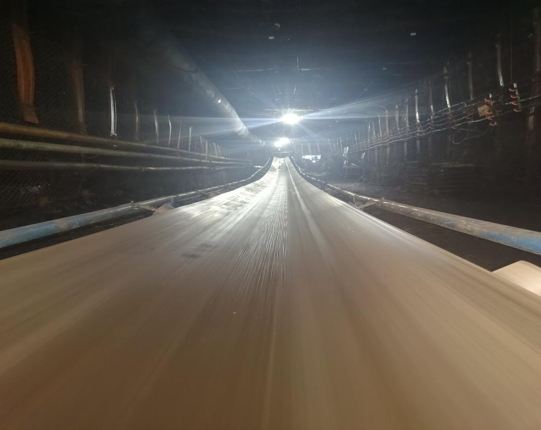 紅旗煤礦持續(xù)推進(jìn)運(yùn)輸系統(tǒng)優(yōu)化，全力助推礦井生產(chǎn)高效運(yùn)轉(zhuǎn)1