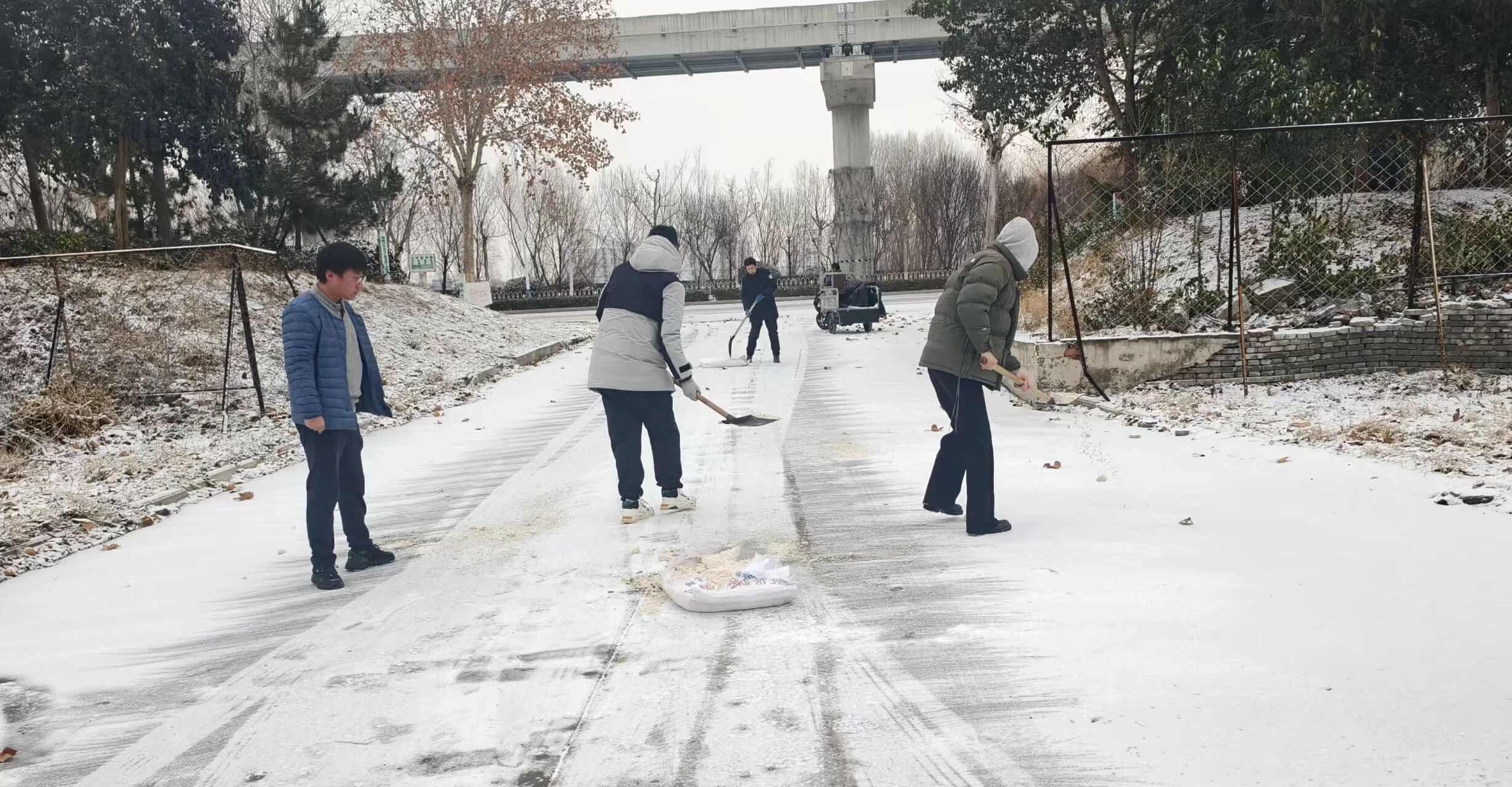 鹽暖寒冬路，鄒城鹽業(yè)全力保供除冰雪！1